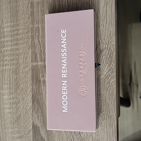 Anastasia Modern Renaissance Pallet - Picture 2 of 2